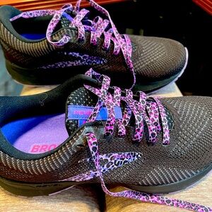 Brooks Sneakers - Size 8 - Brand New without tags.